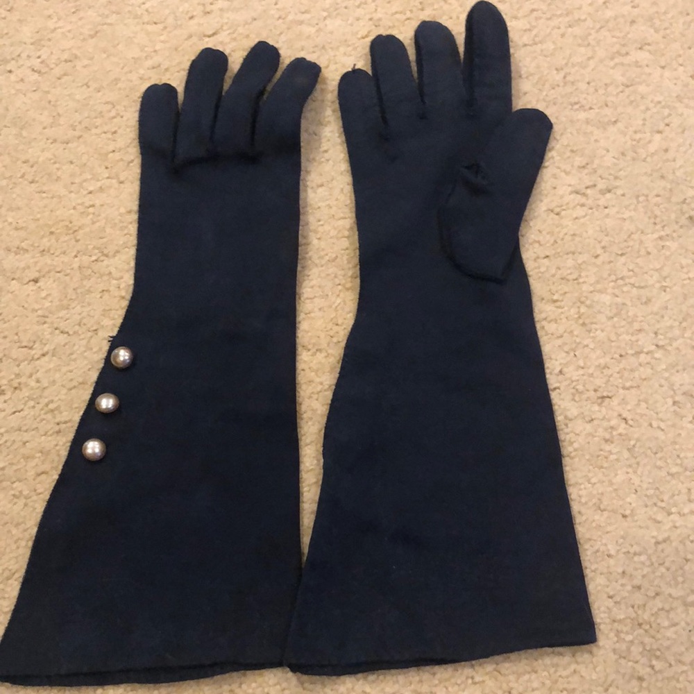 Viola Weinberger navy suede gloves